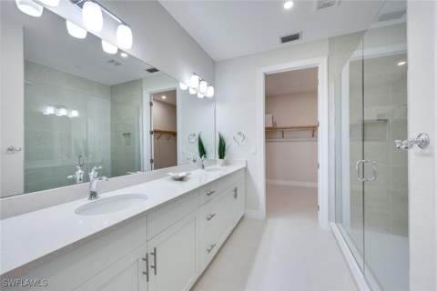 273 Indies Dr E 202, Naples FL - photo 11 of 27