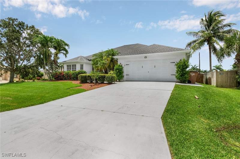 3 bedroom SingleFamilyResidence at 122 SW 48th Ter, Cape Coral, Cape Coral — photo 2