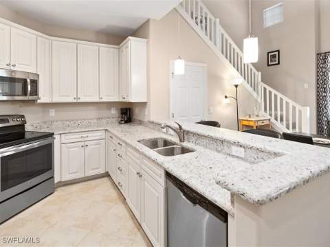 9071 Albion Ln N 5703, Naples FL - photo 8 of 37
