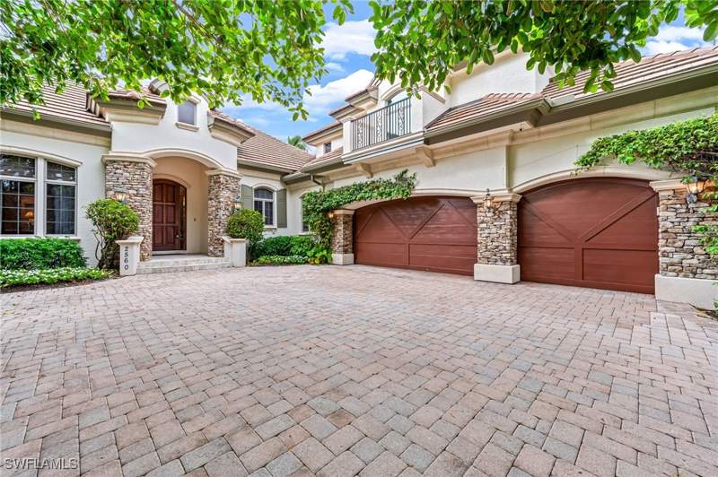 4 bedroom SingleFamilyResidence at 2560 W Half Moon Walk, Port Royal, Naples — photo 2