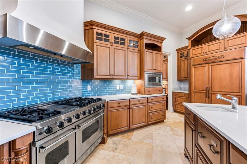 4 bedroom SingleFamilyResidence at 2560 W Half Moon Walk, Port Royal, Naples — photo 3