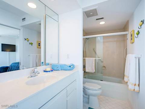 5555 Heron Point Dr 1602, Naples FL - photo 12 of 28