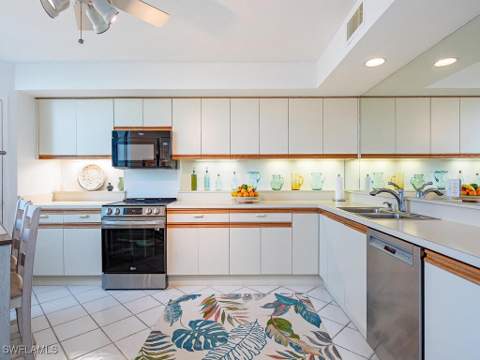 5555 Heron Point Dr 1602, Naples FL - photo 6 of 28