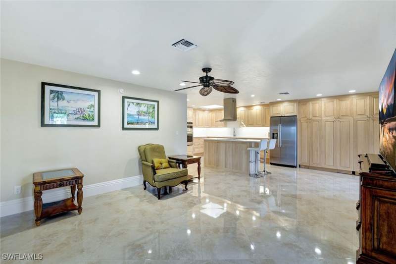 2 bedroom Condominium at 1405 Curlew Ave 3, Granada, Naples — photo 3