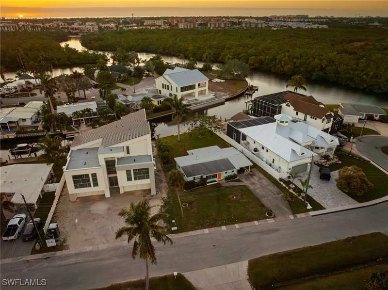 3 bedroom SingleFamilyResidence at 1796 Holiday Ln, Brookside, Naples — photo 3