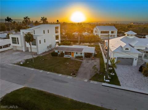 1796 Holiday Ln, Naples FL - photo 9 of 30
