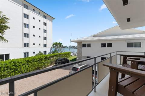 2500 Gulf Shore Blvd N N7, Naples FL - photo 21 of 27