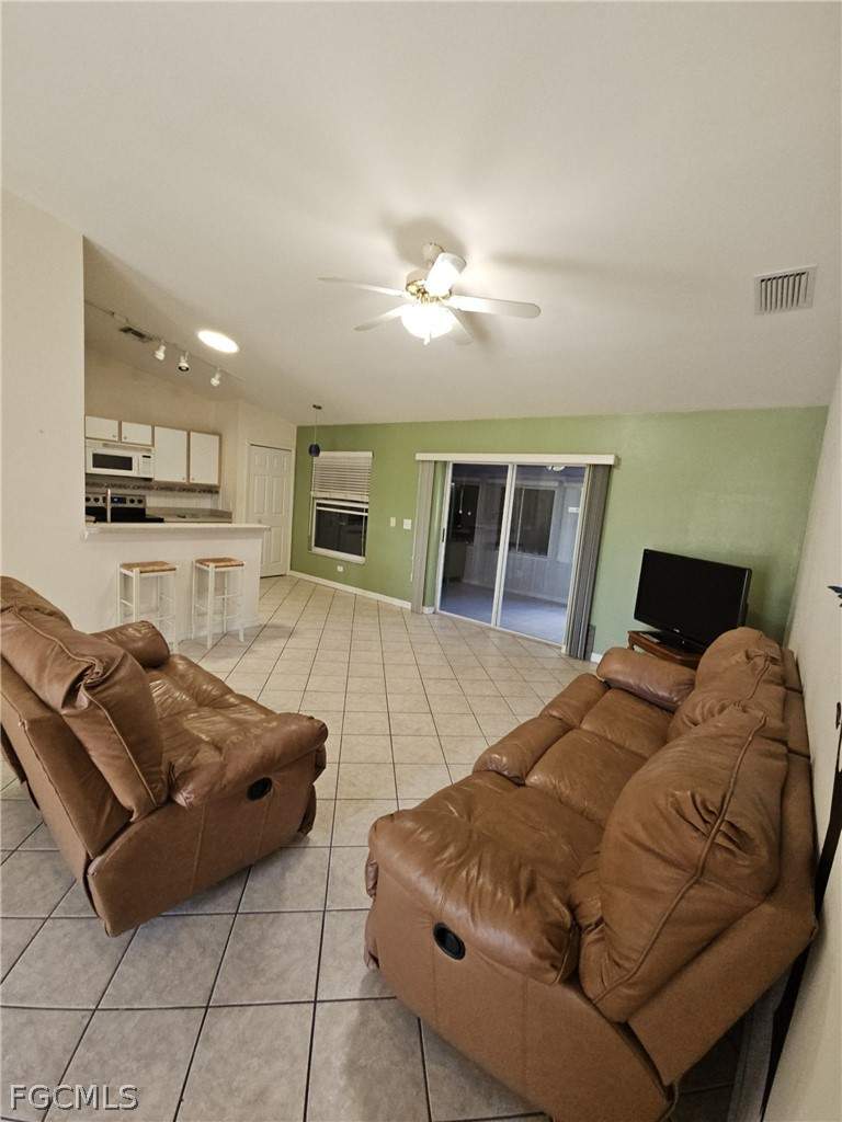 3 bedroom SingleFamilyResidence at 3790 Tangelo Dr, Pine Island Tropical Homesites, St James City — photo 4