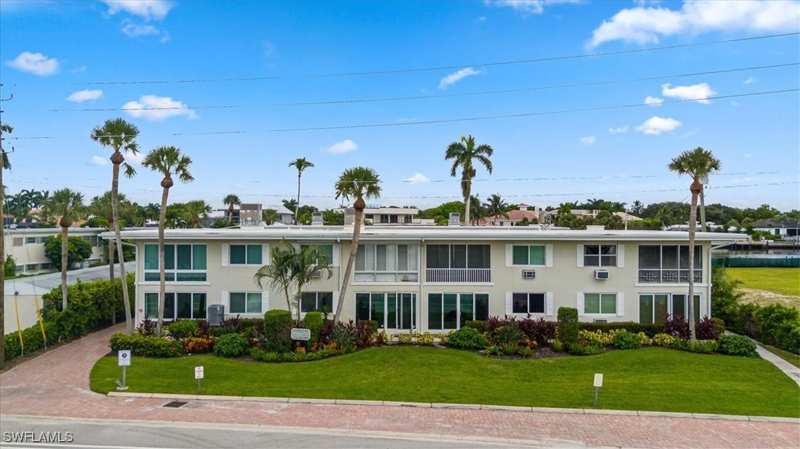 1 bedroom Condominium at 1550 Gulf Shore Blvd N W2, Lago Mar, Naples — photo 1