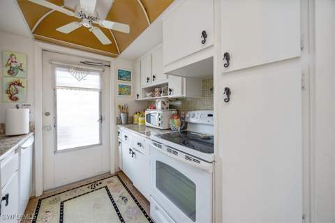 1550 Gulf Shore Blvd N W2, Naples FL - photo 12 of 18
