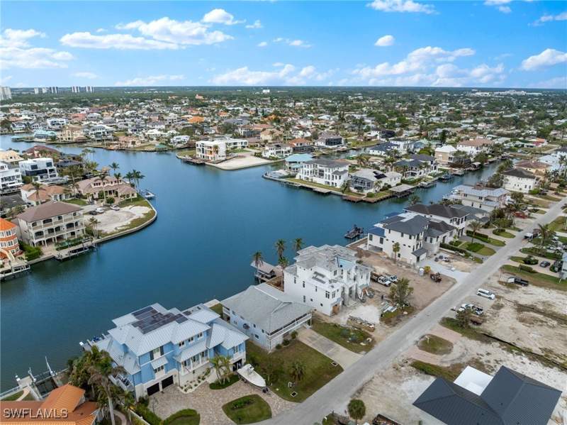 3 bedroom SingleFamilyResidence at 259 Trade Winds Ave, Conners, Naples — photo 3