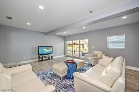 127 Albatross St, Fort Myers Beach FL - photo 11 of 39