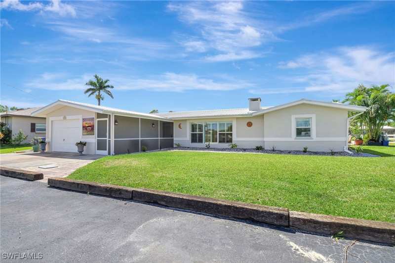 2 bedroom SingleFamilyResidence at 1230 Betmar Blvd, Pondella Shores, North Fort Myers — photo 1