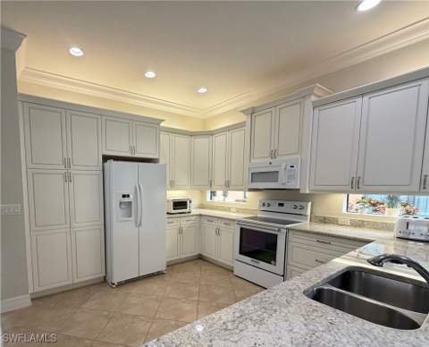 3195 Pacific Dr, Naples FL - photo 6 of 24