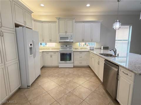 3195 Pacific Dr, Naples FL - photo 7 of 24