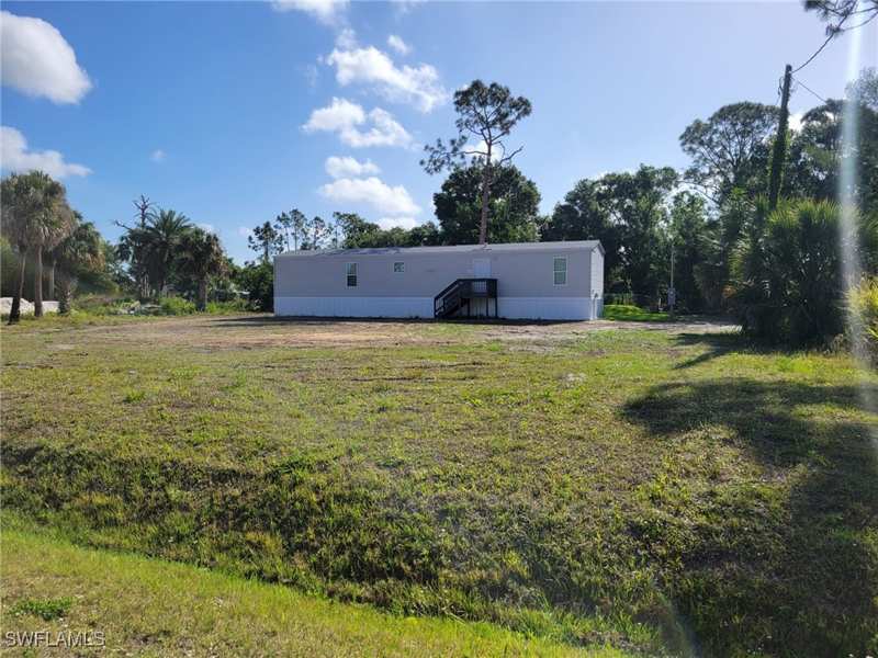 3 bedroom ManufacturedHome at 8019 Grady Dr, North Fort Myers, North Fort Myers — photo 1