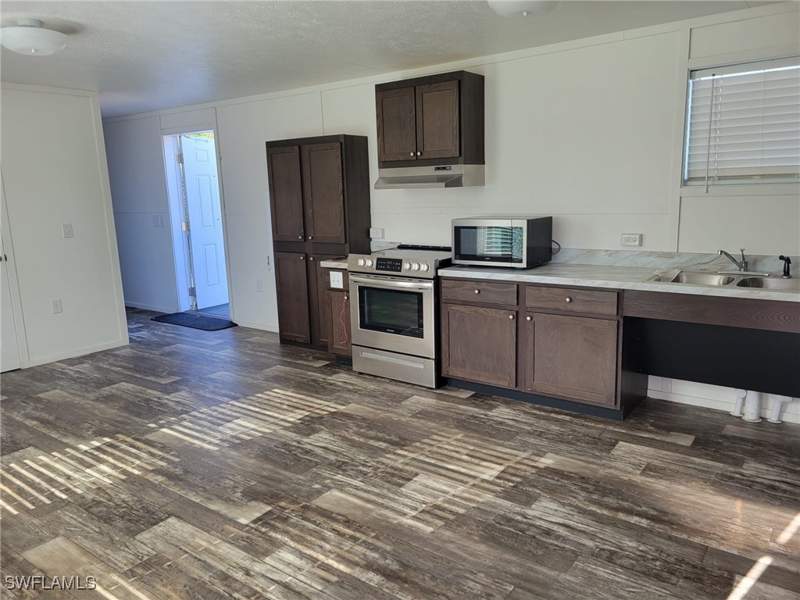 3 bedroom ManufacturedHome at 8019 Grady Dr, North Fort Myers, North Fort Myers — photo 2