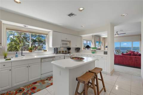 14811 Laguna Dr 101, Fort Myers FL - photo 10 of 37