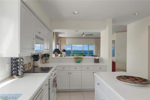 14811 Laguna Dr 101, Fort Myers FL - photo 11 of 37