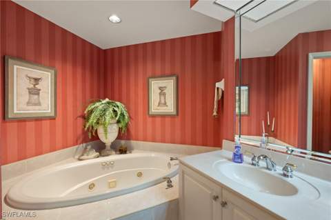 14811 Laguna Dr 101, Fort Myers FL - photo 17 of 37