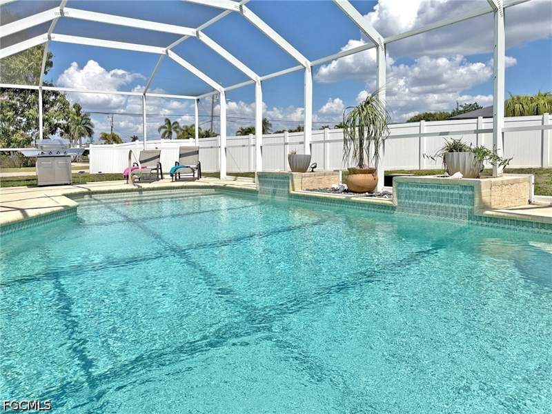 2 bedroom SingleFamilyResidence at 5201 Pocatella Ct, Cape Coral, Cape Coral — photo 2