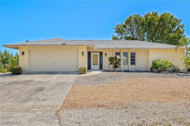 2 bedroom SingleFamilyResidence at 1457 Sand Castle Rd, The Dunes Sanibel Island, Sanibel — photo 3