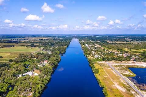 881 Gen D Macarthur Ave, Labelle FL - photo 11 of 17
