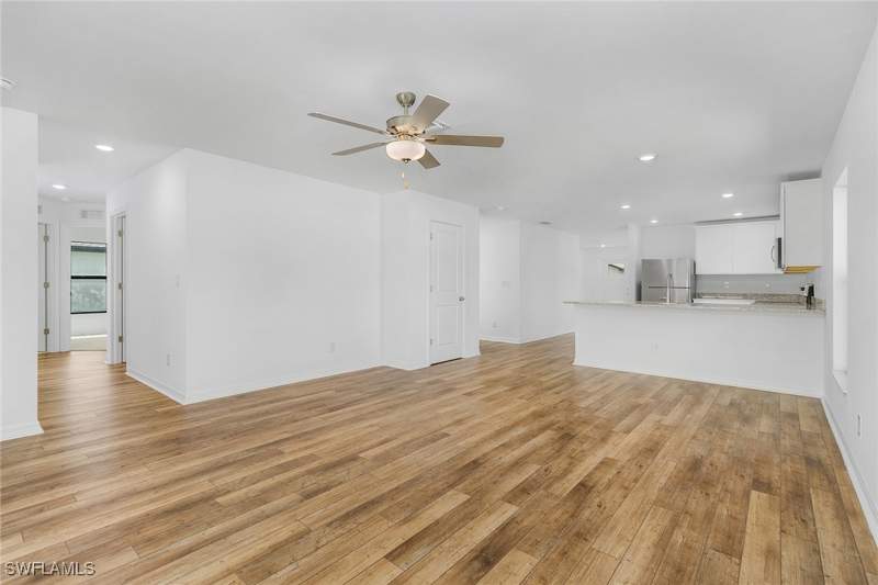 5 bedroom SingleFamilyResidence at 881 Gen D Macarthur Ave, Labelle, Labelle — photo 5