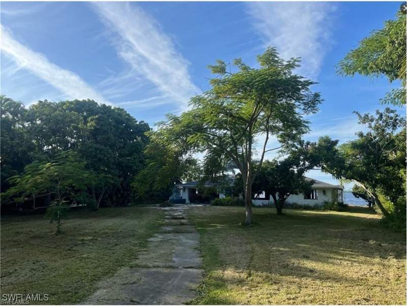 3 bedroom SingleFamilyResidence at 4449 E Riverside Dr, Alabama Grove Terrace, Fort Myers — photo 4