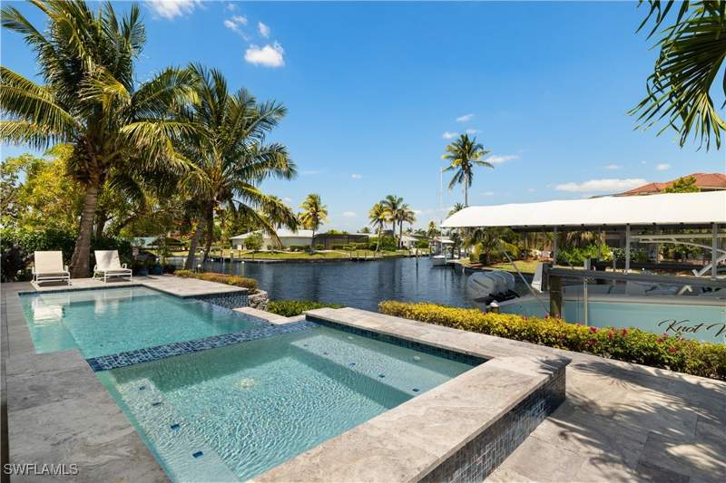 3 bedroom SingleFamilyResidence at 6617 Joanna Cir, Town And River, Fort Myers — photo 4
