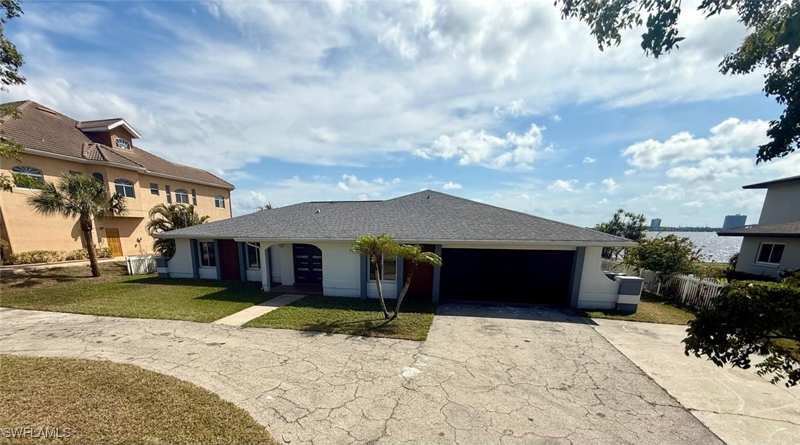 4 bedroom SingleFamilyResidence at 111 E North Shore Ave, Harbor Estates First Add, North Fort Myers — photo 1