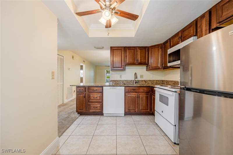 2 bedroom Condominium at 2504 SE 16th Pl 101, Everest Condo, Cape Coral — photo 4