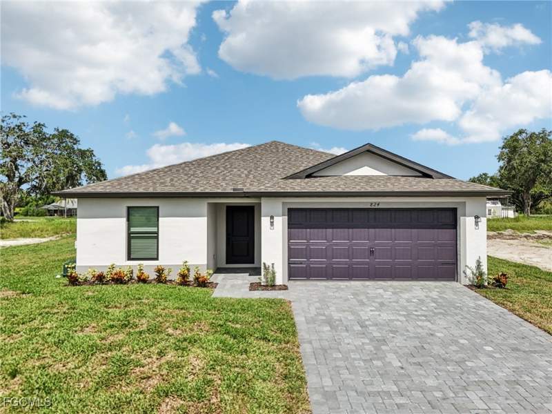 3 bedroom SingleFamilyResidence at 824 Gen D Macarthur Ave, Labelle, Labelle — photo 2
