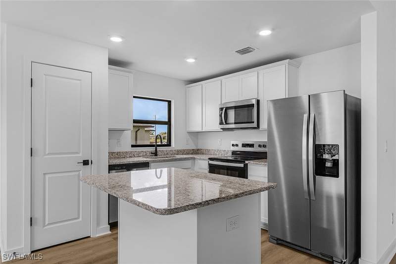 3 bedroom SingleFamilyResidence at 824 Gen D Macarthur Ave, Labelle, Labelle — photo 4