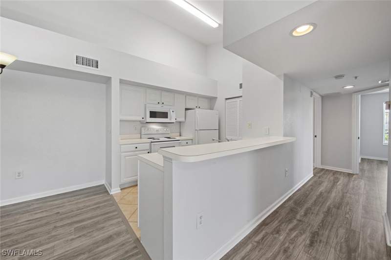 2 bedroom Condominium at 4105 Residence Dr 718, The Residence, Fort Myers — photo 4