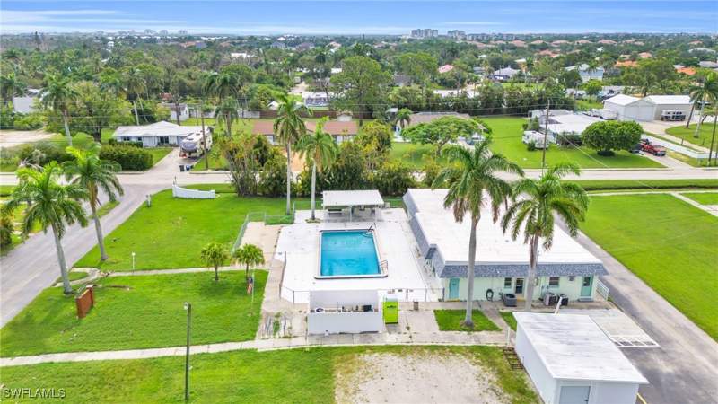 2 bedroom ManufacturedHome at 99 Oak Ln, Plantation Estates Mobile Home, Fort Myers — photo 3
