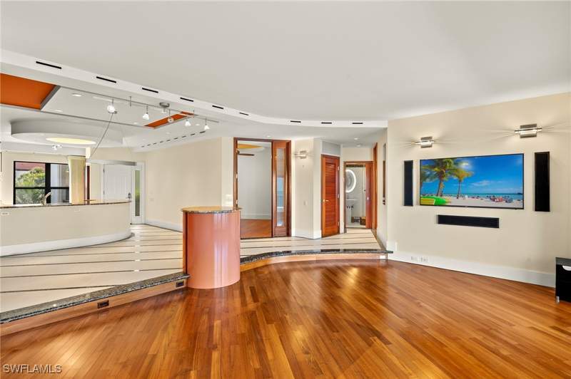 2 bedroom Condominium at 625 La Peninsula Blvd 625, La Peninsula, Naples — photo 4