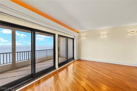 625 La Peninsula Blvd 625, Naples FL - photo 6 of 35