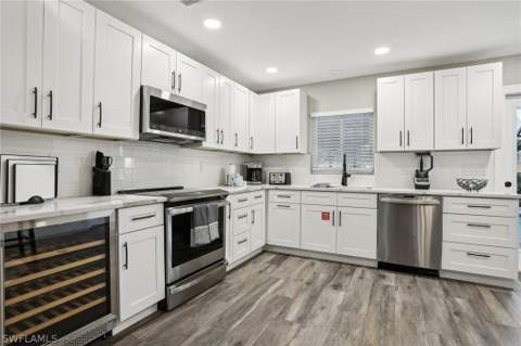 267 Flamingo St, Fort Myers Beach FL - photo 12 of 50