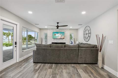 267 Flamingo St, Fort Myers Beach FL - photo 7 of 50