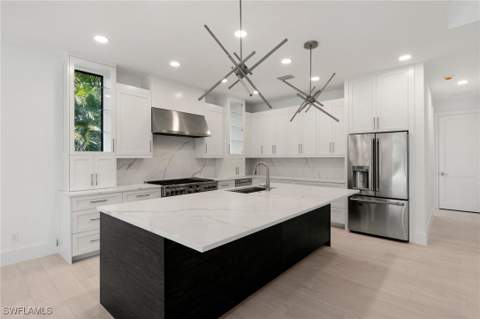 375 Periwinkle Ct, Marco Island FL - photo 11 of 46