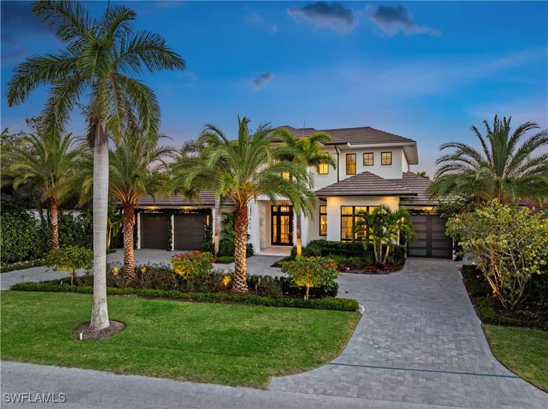 6 bedroom SingleFamilyResidence at 626 S Golf Dr, Olde Naples, Naples — photo 2