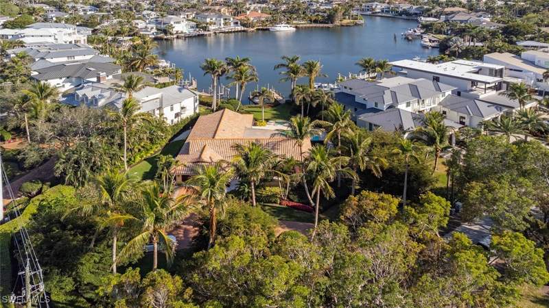 3 bedroom SingleFamilyResidence at 1825 Gordon Dr E, Aqualane Shores, Naples — photo 3