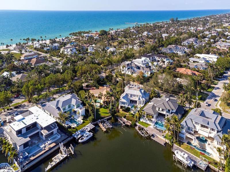 3 bedroom SingleFamilyResidence at 1825 Gordon Dr E, Aqualane Shores, Naples — photo 4