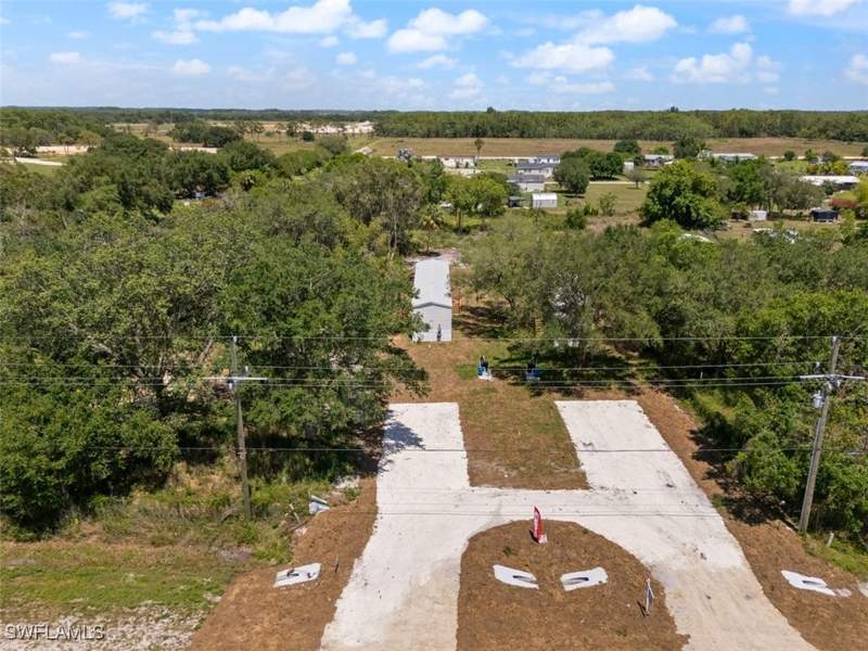 3 bedroom ManufacturedHome at 5535 S Sr-29, Labelle Ranchettes, Labelle — photo 2