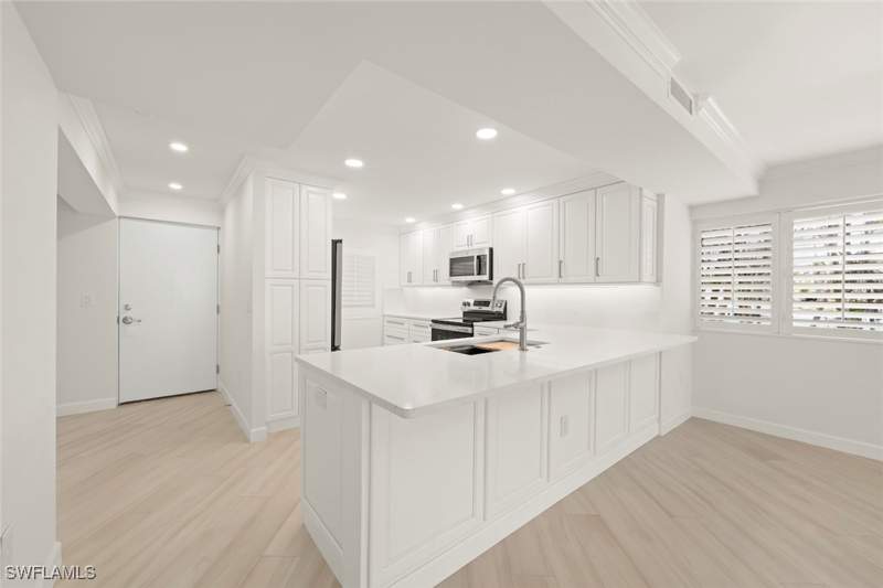 2 bedroom Condominium at 200 Periwinkle Way 111, Lighthouse Point Condo, Sanibel — photo 5