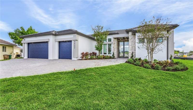 4 bedroom SingleFamilyResidence at 2527 Gleason Pkwy, Cape Coral, Cape Coral — photo 3