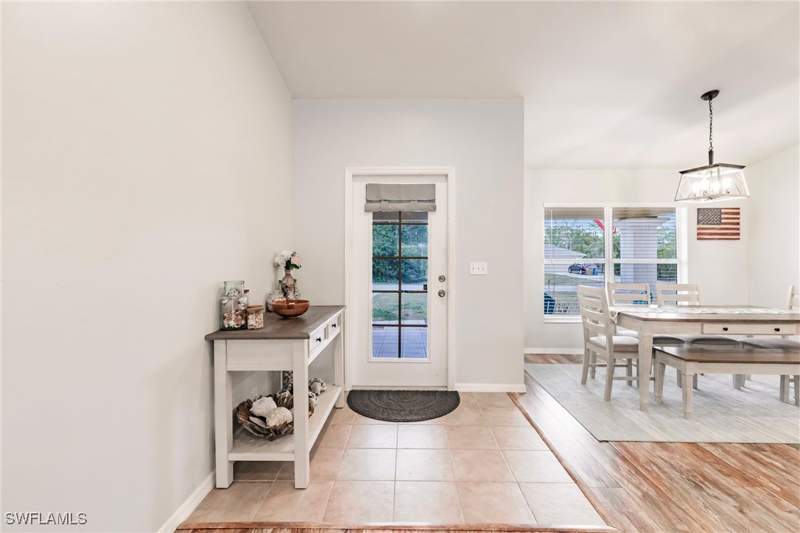 3 bedroom SingleFamilyResidence at 324 Parkdale Blvd, Mirror Lakes, Lehigh Acres — photo 3