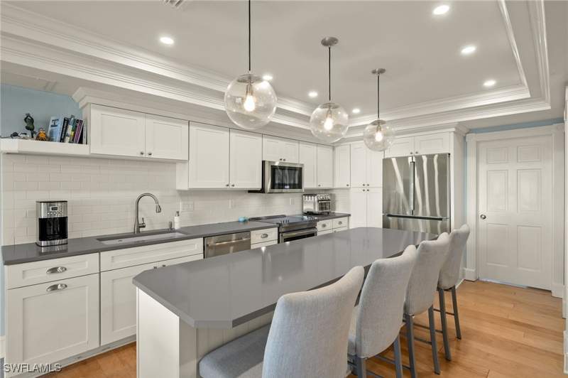 4 bedroom Attached at 411 Bella Vista Way E, Colony Beach Estates, Sanibel — photo 3