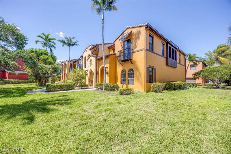 3 bedroom Townhouse at 9134 Chula Vista St 125, Ole, Naples — photo 2